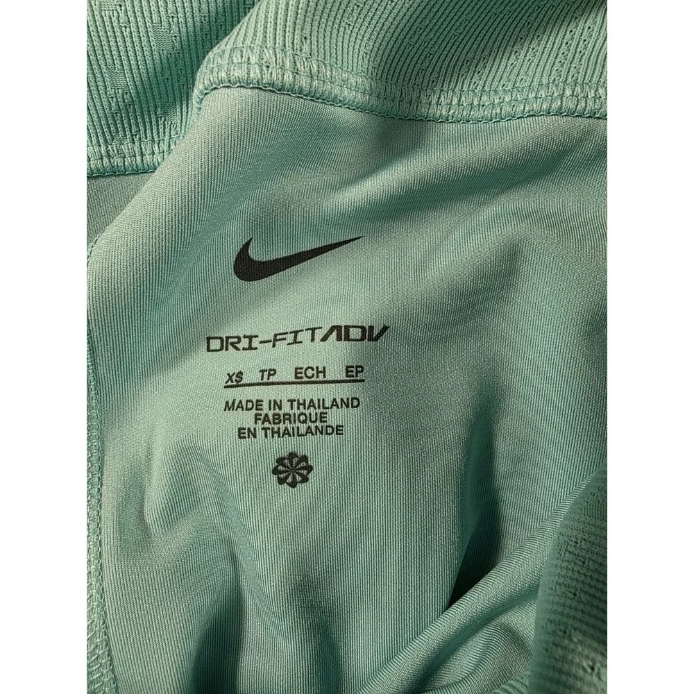 NWT‎ Nike Women's XS 17